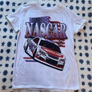 SUPER CUTE VINTAGE NASCAR TSHIRT